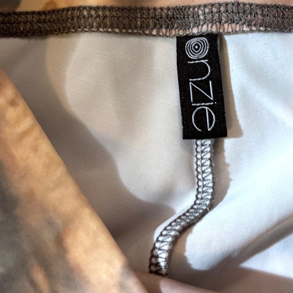 Onzie Butterfly/Mountain Leggings - Picture 6 of 7